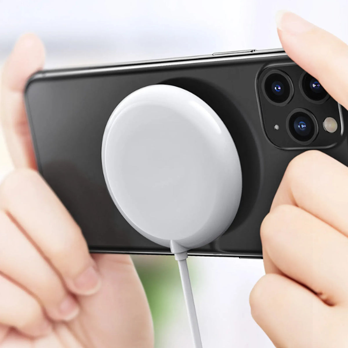 Superfast 10W Magnetic Wireless Charger